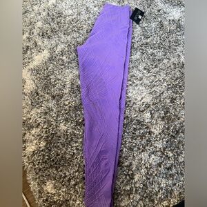 Onzie Selenite 7/8 Leggings in violet selenite. Size M/L New with tags